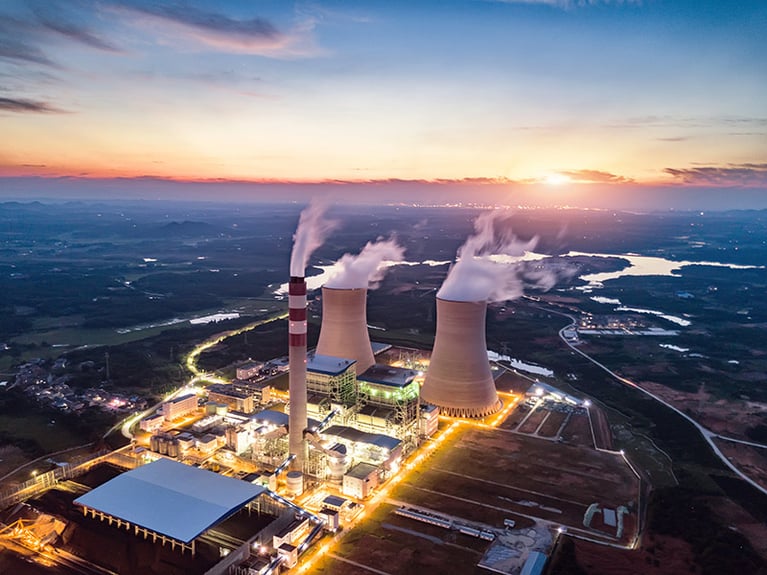 Cleaning nuclear power equipment with dry ice