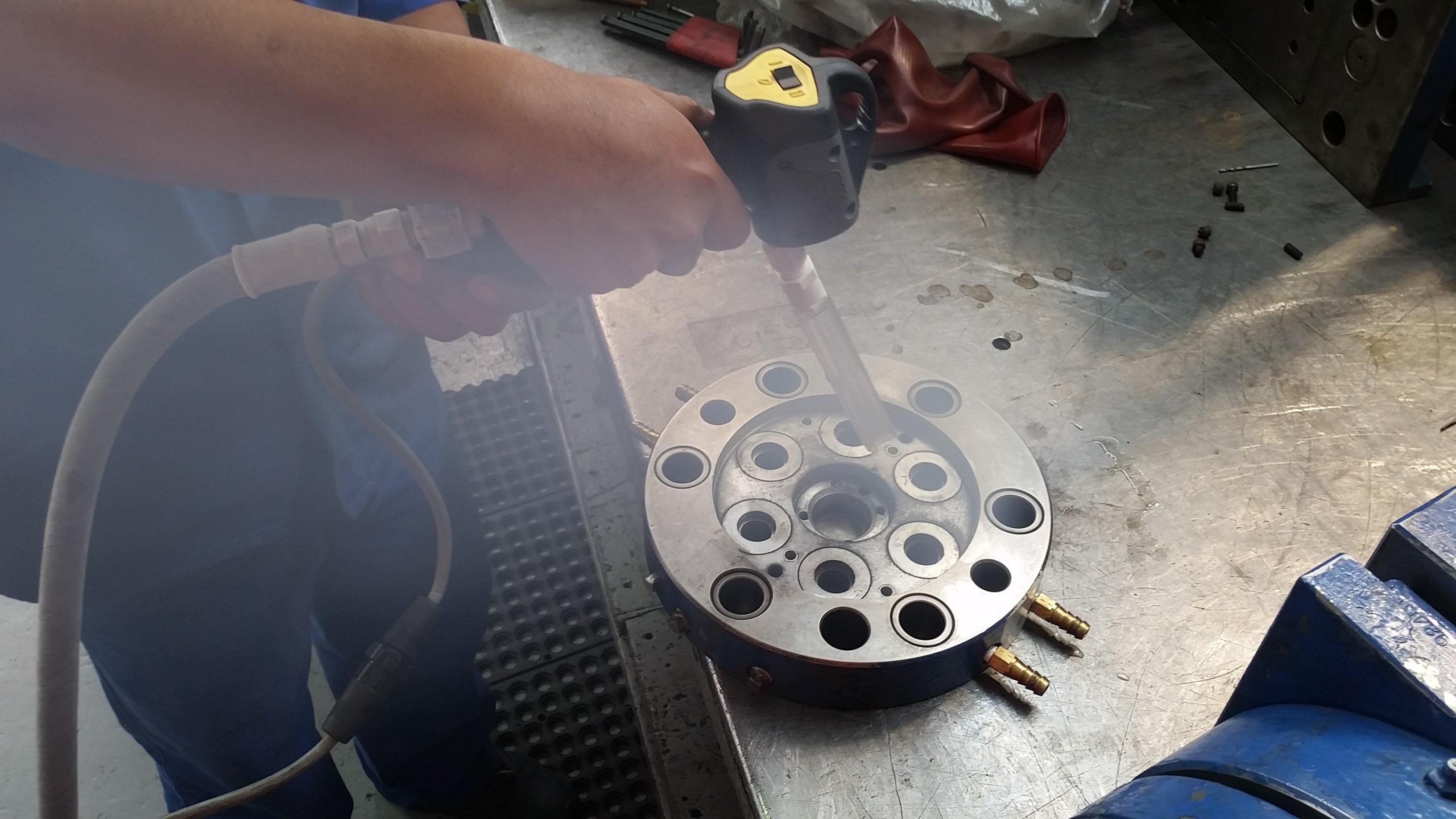 Dry ice blasting offgassing residue