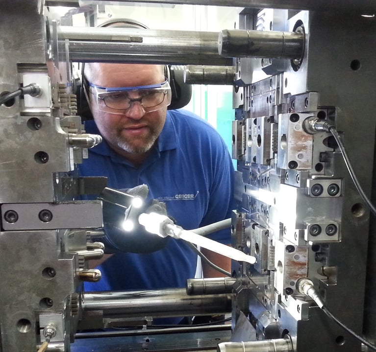 How an injection molder reduced maintenance cycles by 50% with dry ice