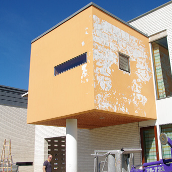 Paint is safely removed from school using dry ice