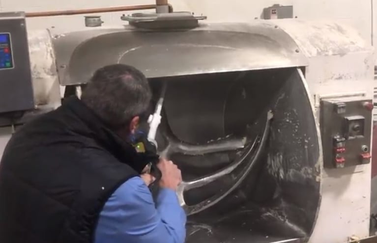 How is dry ice blasting used in Food & Beverage?