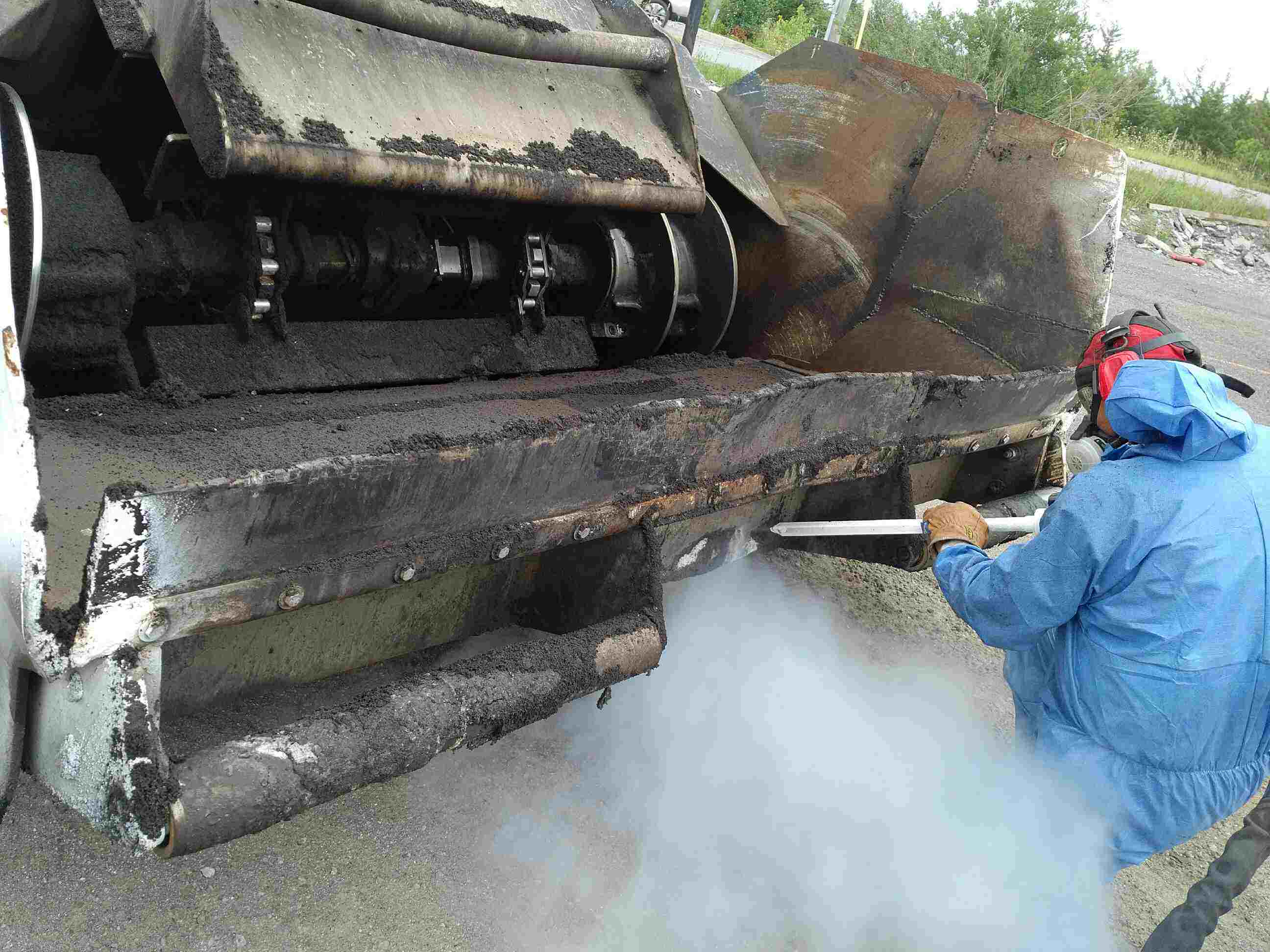 Removing Asphalt Buildup with Dry Ice Blasting